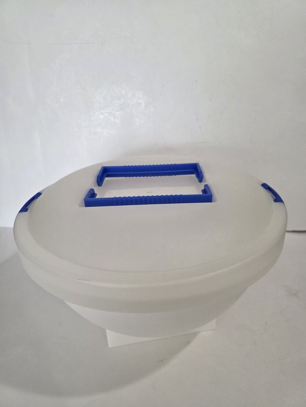 Iris Schwartz Cake and Pie Holder White Carrier Saver Vintage Handle